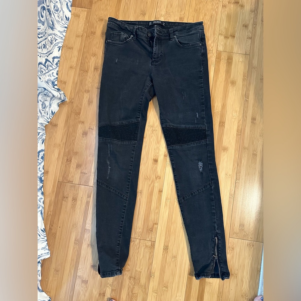 Zara black distressed zipper ankle, low rise jeans